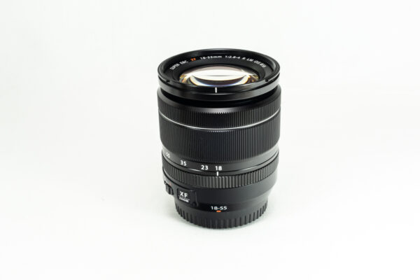 Fujifilm Fujinon XF 18-55mm F2.8-4 R LM OIS – Frontansicht des vielseitigen Standard-Zoomobjektivs